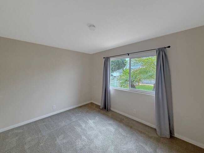 Building Photo - Great 4B/2BA House in Escondido!