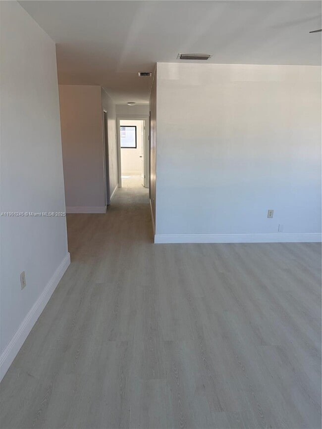 Building Photo - 220 SW 7th St