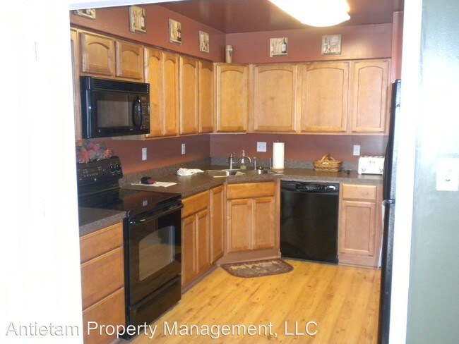 Building Photo - 2 br, 1 bath House - 1036 Brinker Drive #302
