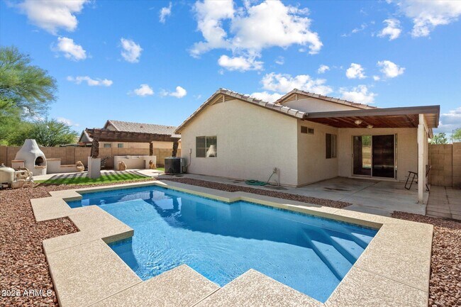 Building Photo - 15848 W Woodlands Ave
