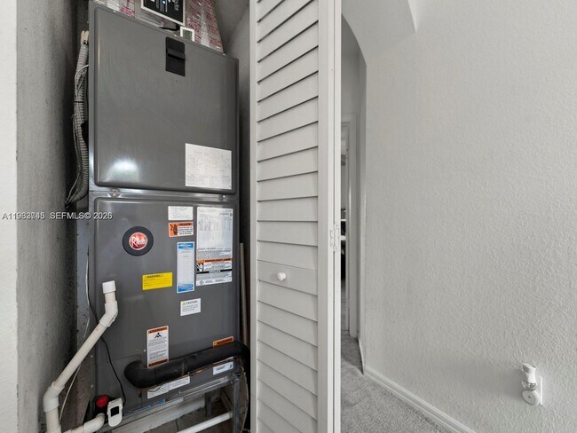 Building Photo - 2467 SE 19th St