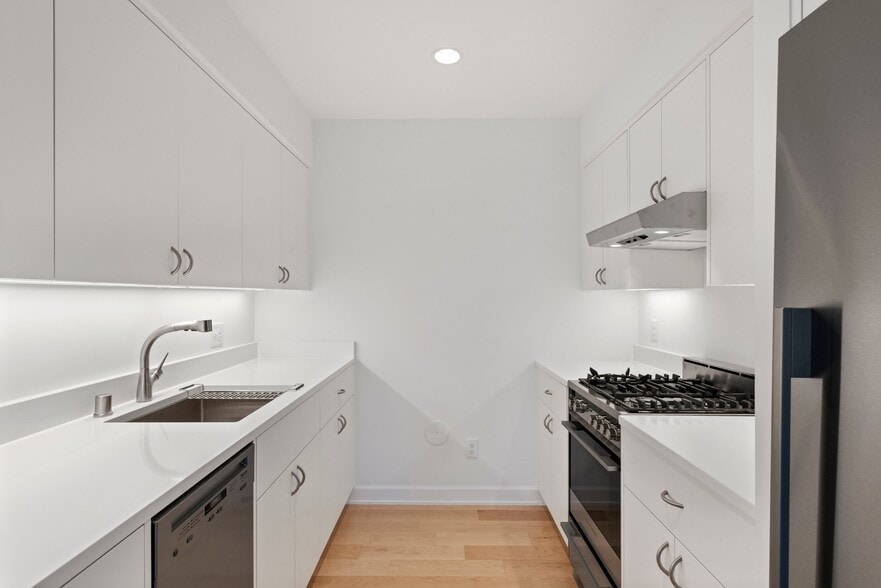 Kitchen - Greenway Village Apartments