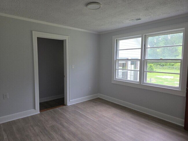 Building Photo - ROWESVILLE