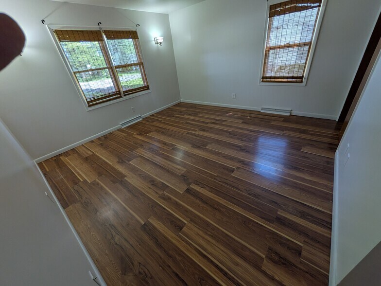 Building Photo - 1038 W Maple Ave S