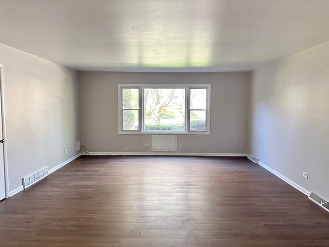 Building Photo - 525 Ryan Ln