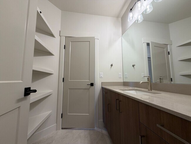 Building Photo - 614 Hemsworth Ln