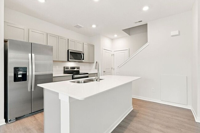 Building Photo - 6305 Marinelli Dr N