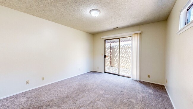 Building Photo - Bright and Beautiful 2 Bedroom 2 Full Bath...