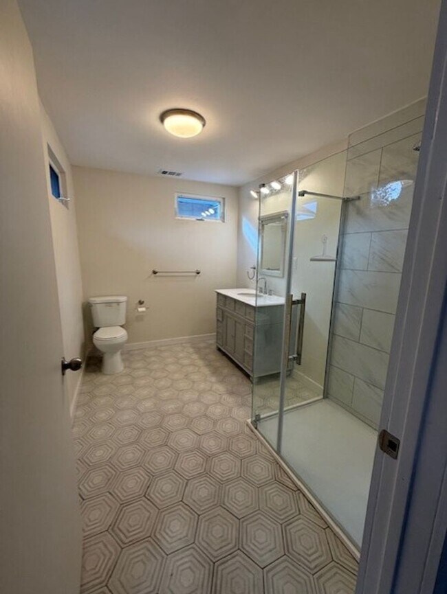 Building Photo - 326 Kindra Heights Rd