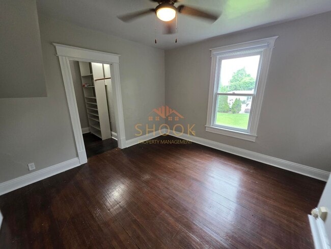 Building Photo - Well-Maintained Historic 4 BR Home Close to Campus! Lawn Mowing Included!