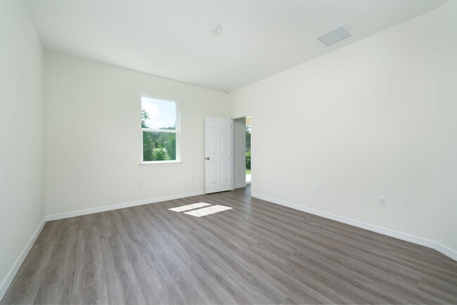 Building Photo - 4/3.5 with a loft in Longwood!