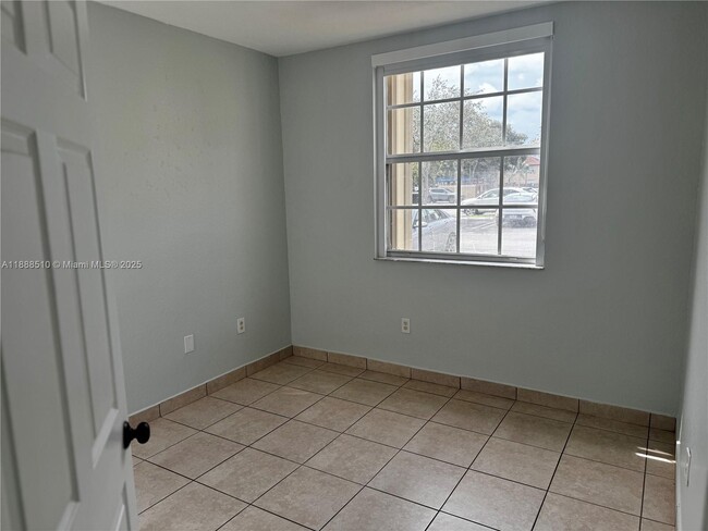 Building Photo - 1480 NE 33rd Ave