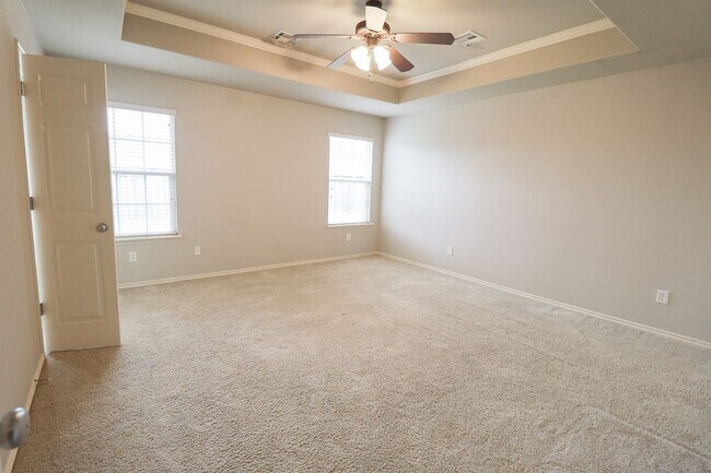 Building Photo - 3 bed | 2 bath in New Tulsa!