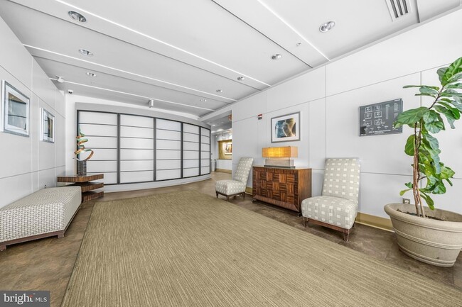 Building Photo - 715 6th St NW