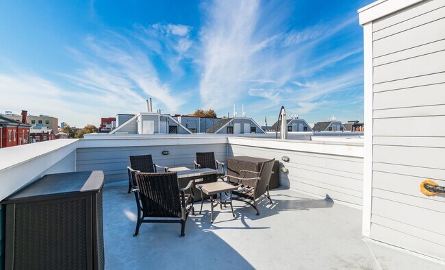 Building Photo - Three Bed Olde Kensington Home