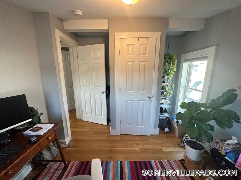 Building Photo - 287 Beacon St