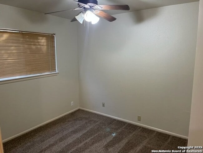 Building Photo - 608 Marilyn Dr