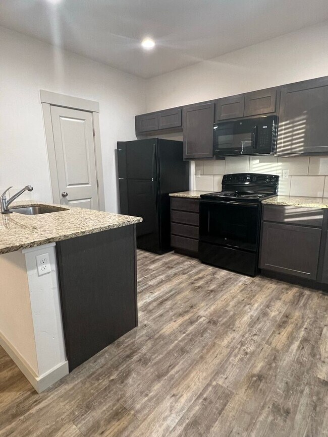Building Photo - WELCOME TO SUNBEAM TOWNHOMES