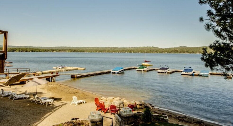 Building Photo - 624 McCall Ave