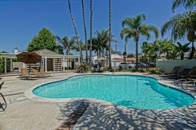 Building Photo - Bright & Spacious, 4BR3BA Home in the Private, Gated Community w/ 2 Pools, Clubhouse, Playground ...