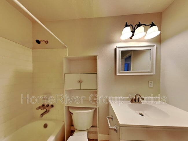 Building Photo - 3399 Green Briar Cir