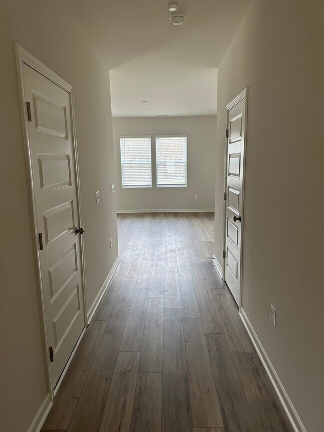 Building Photo - 2252 Robert Gwynne Dr