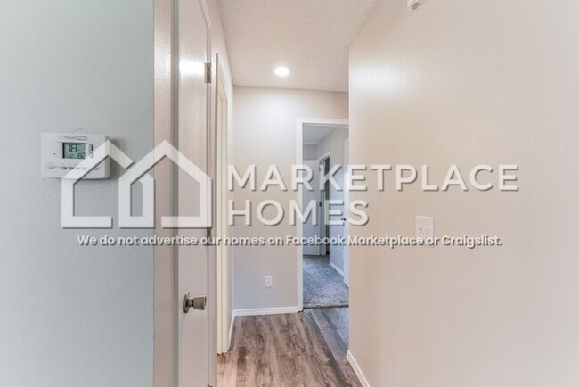 Building Photo - 490 Aster Ave