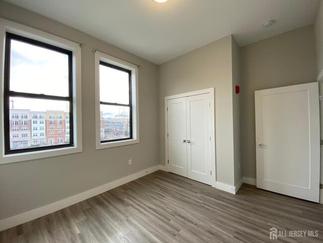 Building Photo - 22 Center St