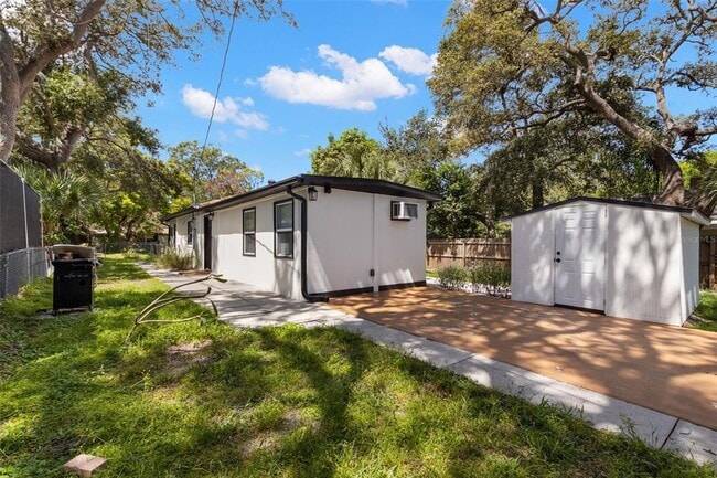 Building Photo - 1805 Springtime Ave