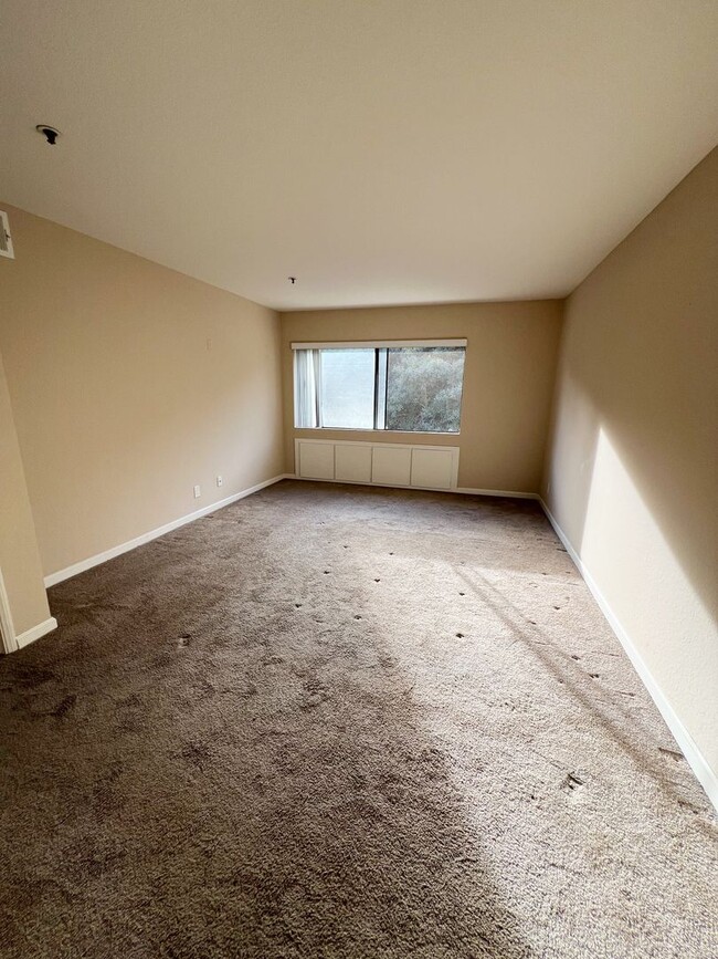 Building Photo - 2 Bed/2 Bath Upgraded Condo in Presidio Pl...