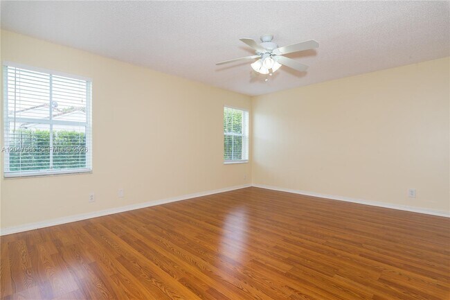 Building Photo - 4152 Pine Ridge Ln