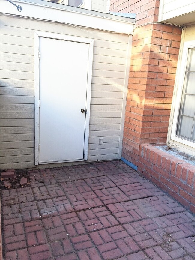 Building Photo - **COMFORTABLE 2br/2ba TOWNHOME (GILBERT & ...