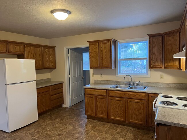 Building Photo - 1021 E Lynn St