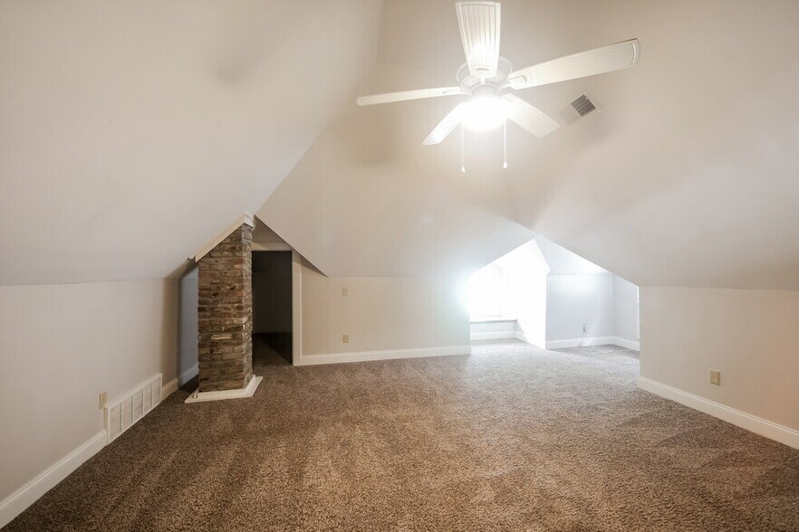 Building Photo - 2057 Vinton Ave