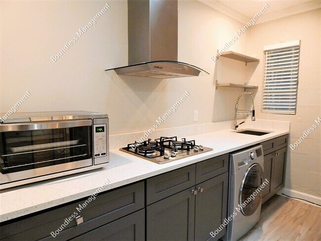 Building Photo - 712 Highland Ave NE