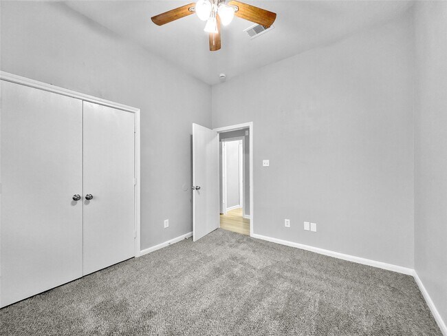 Building Photo - 835 Forest Ivy Ln