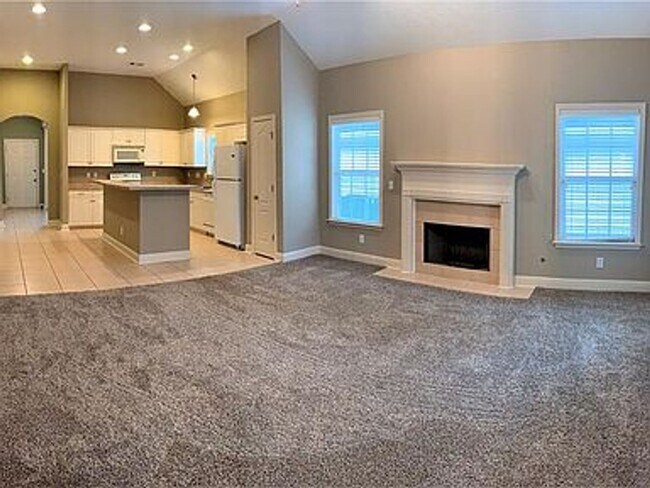 Building Photo - 725 Briarcliff Pl