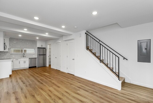 Building Photo - 1040 S Donovan St