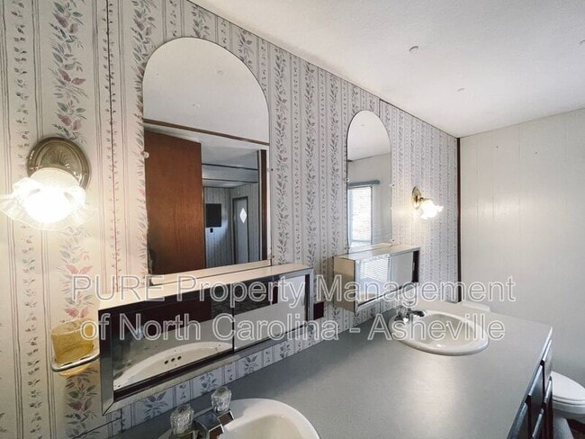 Building Photo - 59 Magic Dr