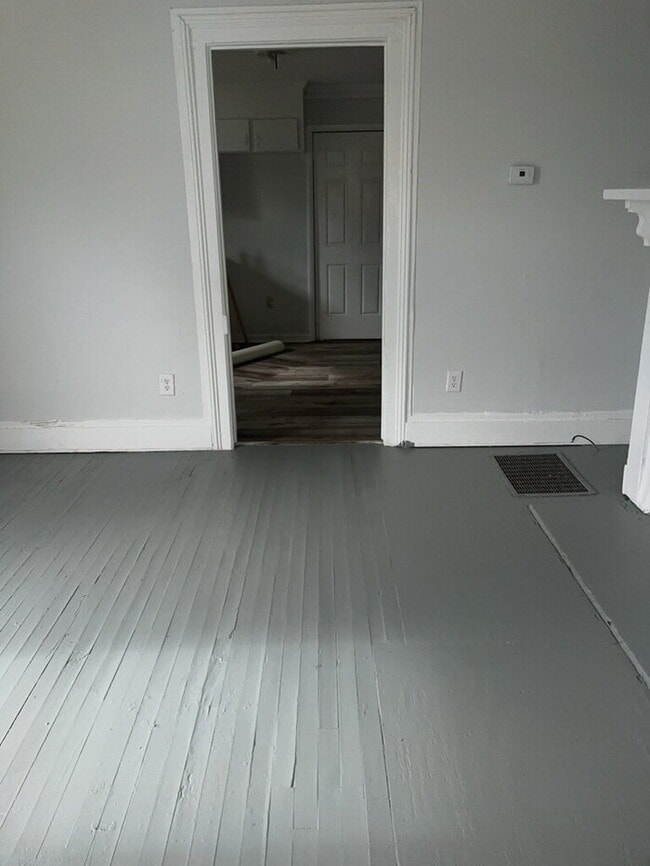 Building Photo - 213 C St