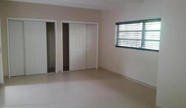 Building Photo - 615 NE 8th Ave