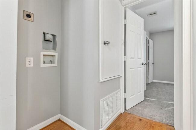 Building Photo - 4931 Junius St