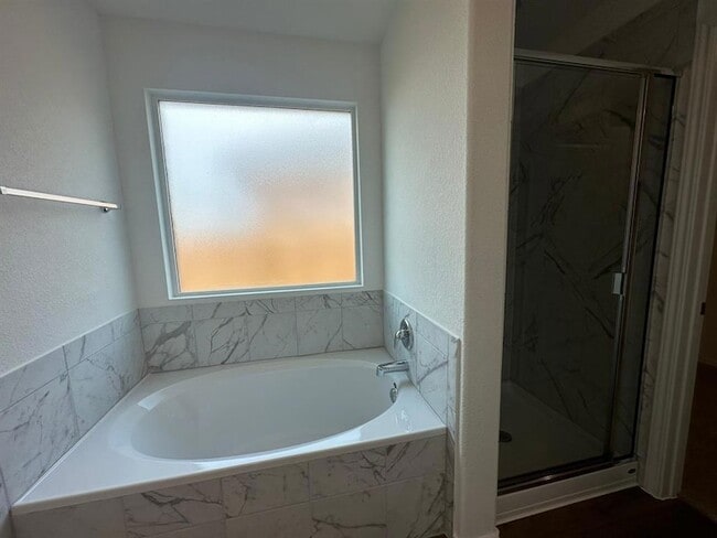 Building Photo - 121 Seminole Dr