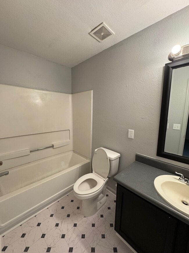 Building Photo - 215 Dixie Dr