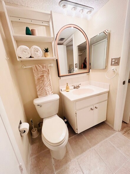 Bathroom with Shower/Bathtub - 1127 King Arthur Ct