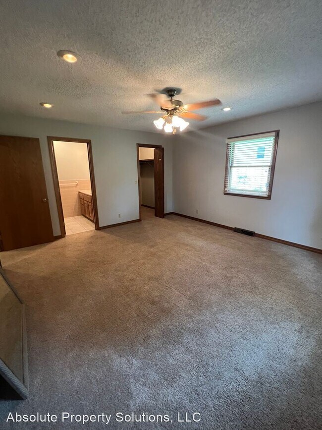 Building Photo - 4 br, 3 bath House - 207 S York Ave