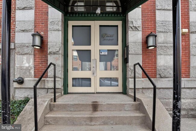 Building Photo - 825 N 29th St