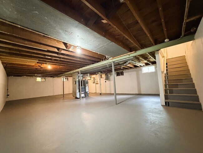 Building Photo - Spacious 3 Bedroom Rental - Ready for Immediate Move-in!