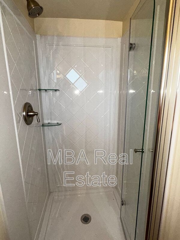 Building Photo - 660 W Erie St