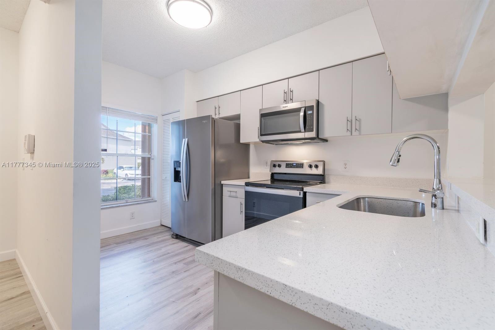 SO FLO Real Estate Group 65 WHITEHEAD CIR WESTON - 65 Whitehead Cir